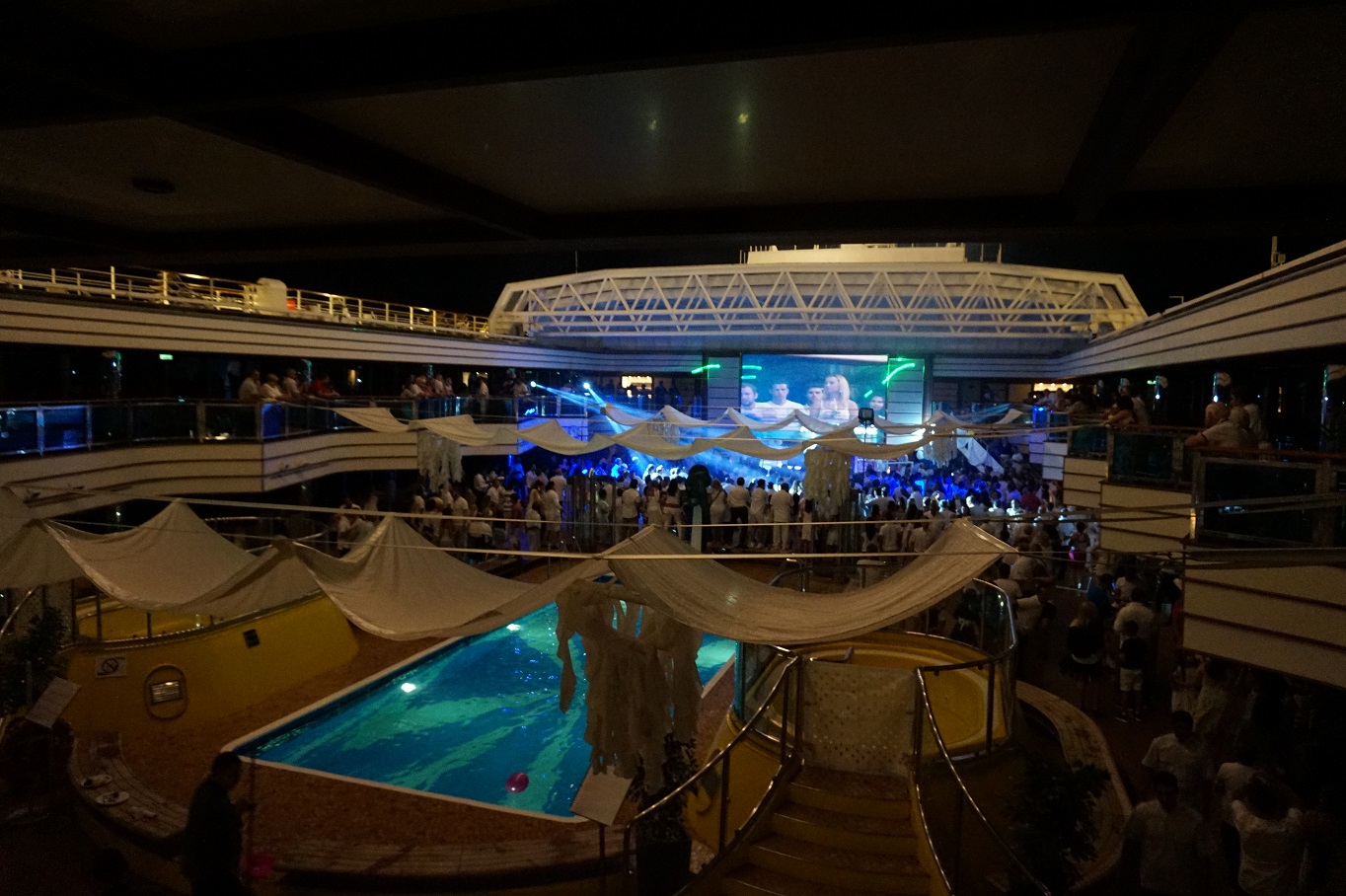 white_party1.jpg