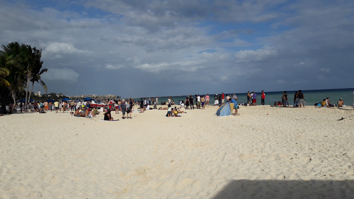 Playa_del_Carmen_beach.jpg