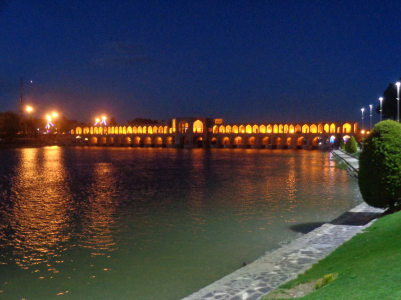 Isfahan jeden ze słynnych mostów.jpg