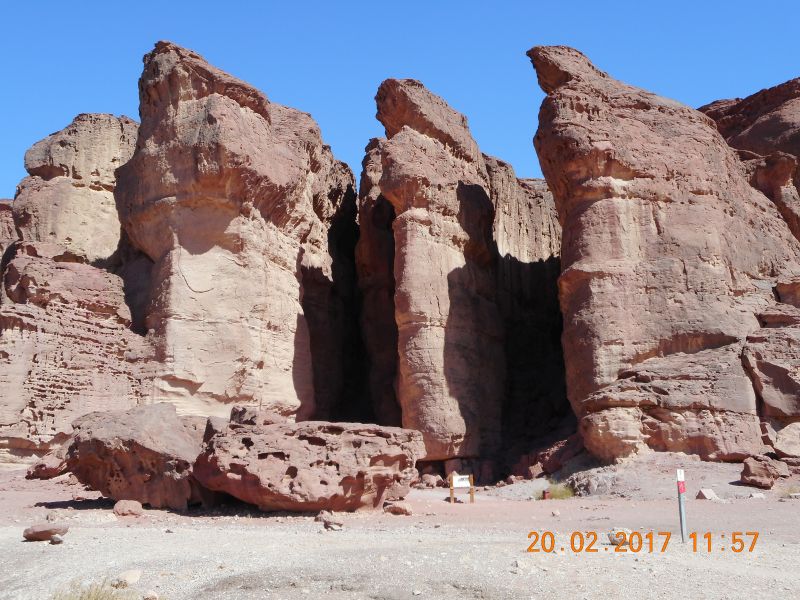 Timna Park - kolumny Salomona.JPG